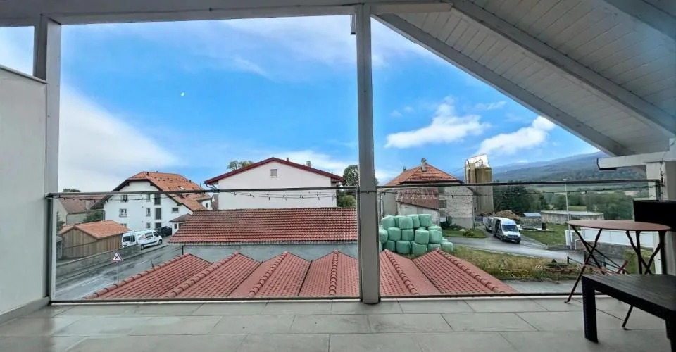 Magnifique appartement de 3,5 pièces au 2ème étage à Longirod