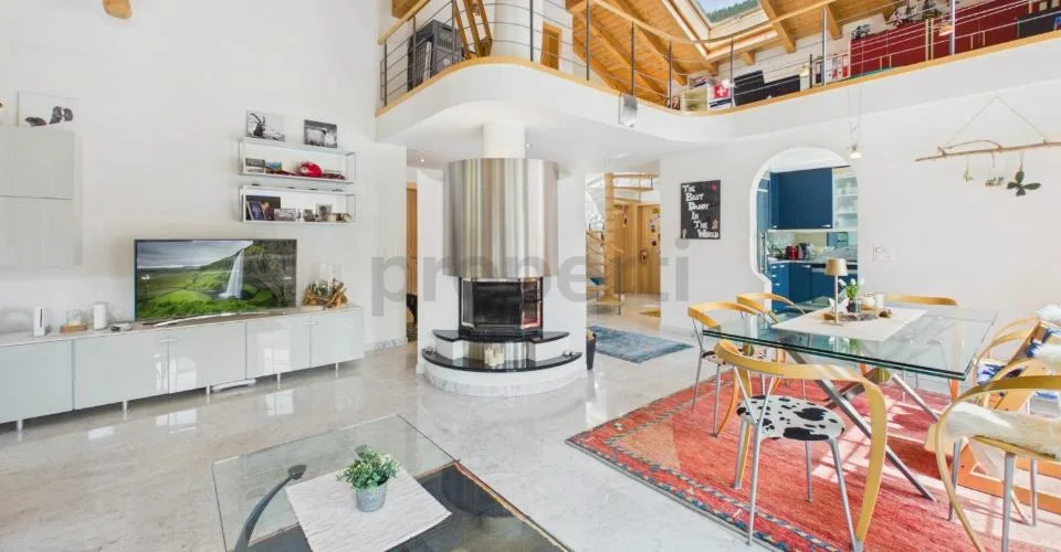 Double garage plus 3 outdoor parking spaces, cozy fireplace and fantastic mountain panorama – photo 16 of 30