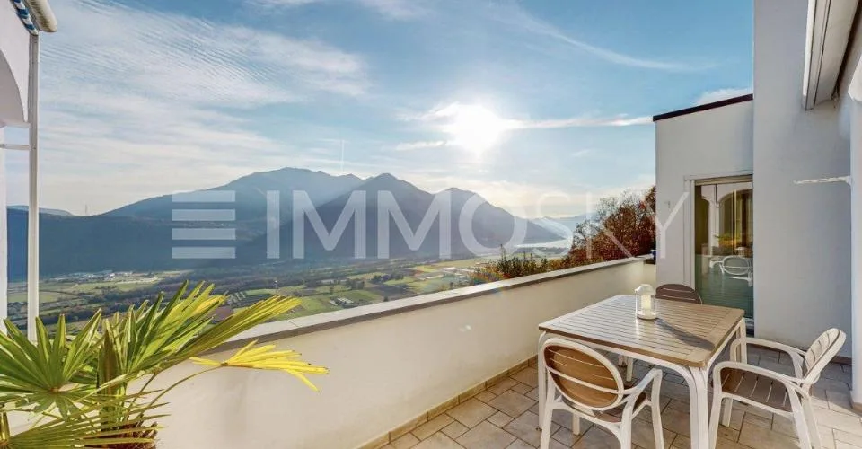 Dominando dall'alto con vista imprendibile in zona soleggiata – foto 6 di 10