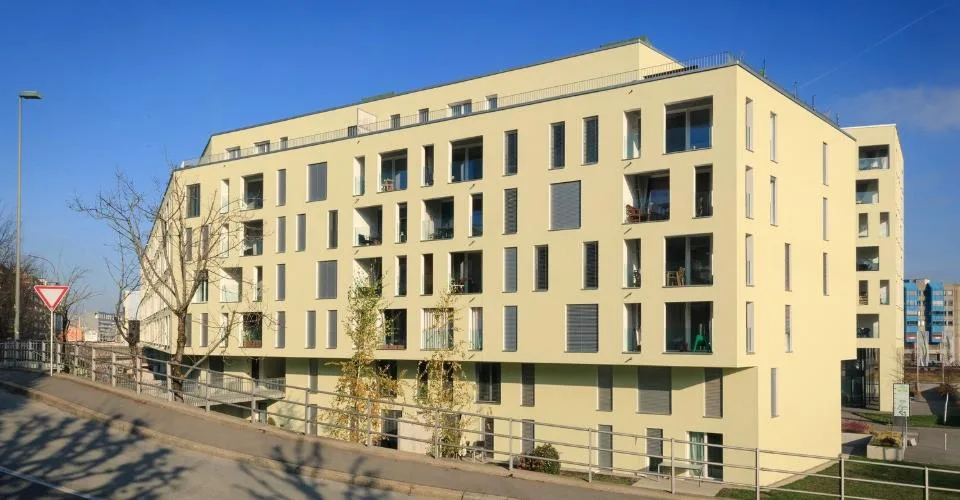 Appartement de 3.5 pièces en attique à louer à Fribourg ! – photo 3 of 10