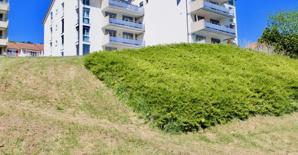 Appartement au dernier étage, sublimé par un puit de lumière et une vue sur le lace – Foto 24 von 24
