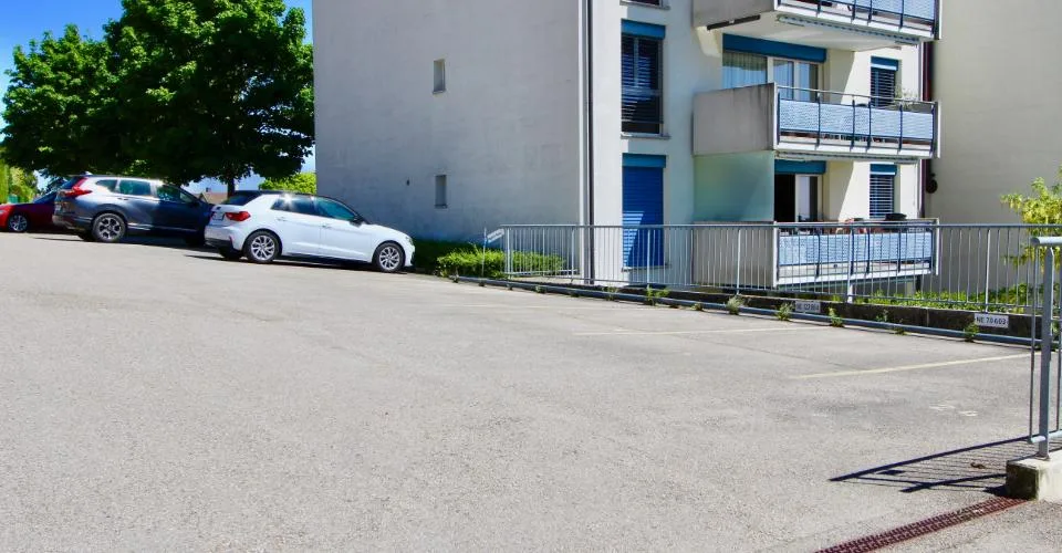 Appartement au dernier étage, sublimé par un puit de lumière et une vue sur le lace – Foto 23 von 24