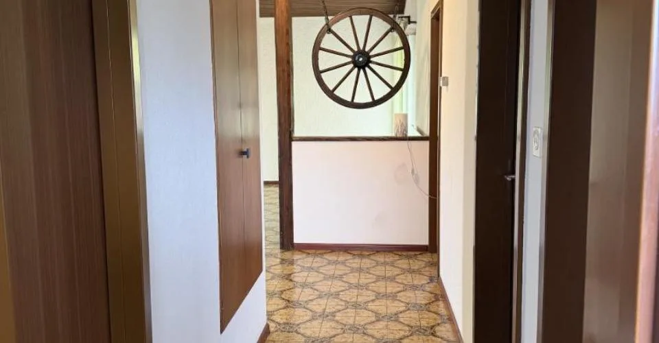 Schönes 6,5-Zimmer-Haus zum Renovieren im Zentrum von Bassecourt zu verkaufen – Foto 7 von 13