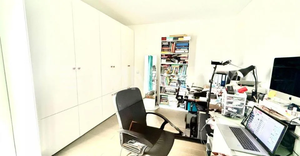 Zentrale Lage mit nahegelegenen Dienstleistungen – Foto 5 von 10