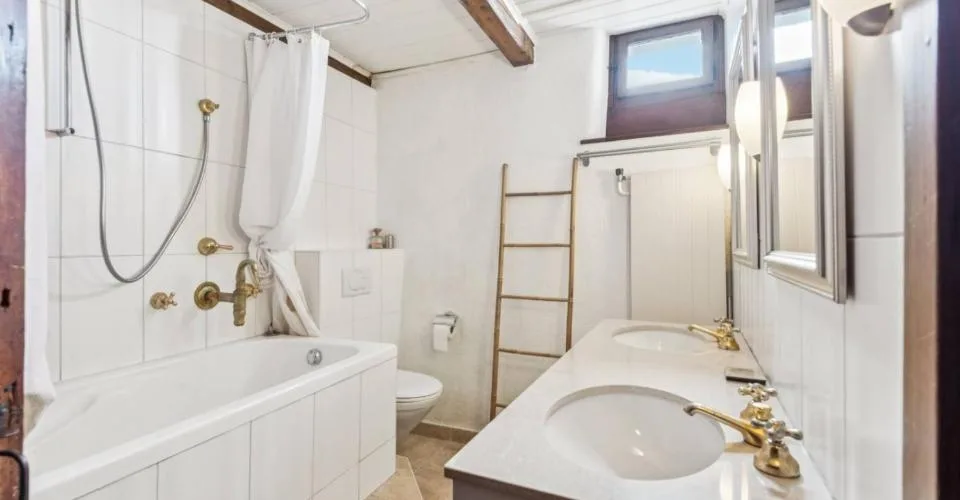 Maison villageoise de caractère balcon en toiture avec très belle vue – Foto 10 von 26