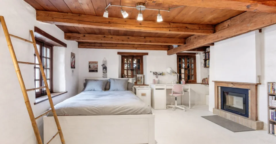 Maison villageoise de caractère balcon en toiture avec très belle vue – Foto 9 von 26