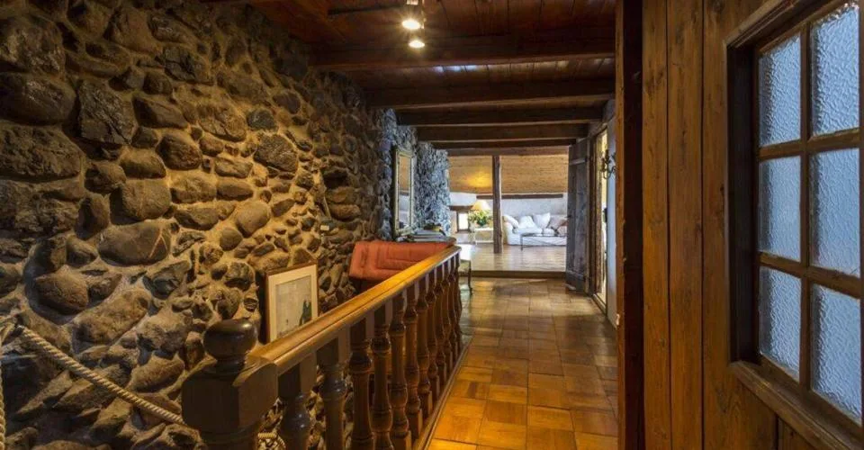 Maison villageoise de caractère balcon en toiture avec très belle vue – Foto 7 von 26