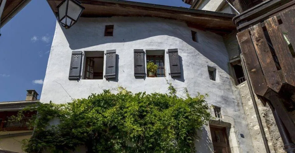 Maison villageoise de caractère balcon en toiture avec très belle vue – Foto 2 von 26
