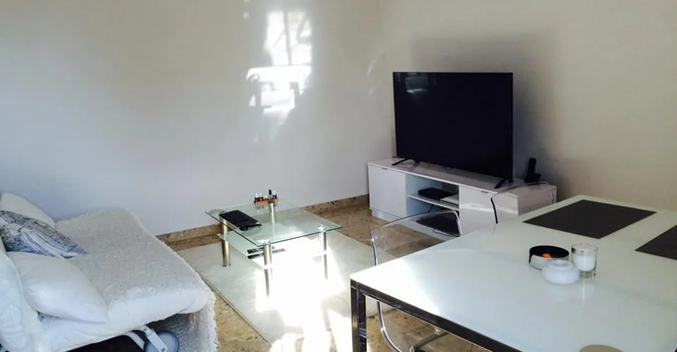 Centre Fribourg, rue piétonne, joli 2,5 p. à 1 min. à pied de la gare – photo 2 of 11