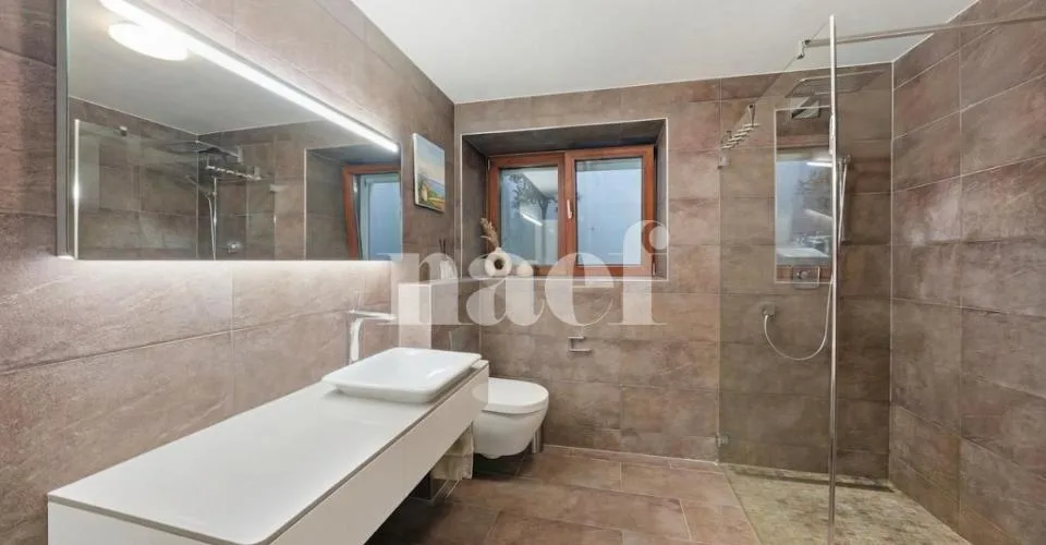 Lumineux et moderne appartement de 3.5 pièces au rez avec grande terrasse