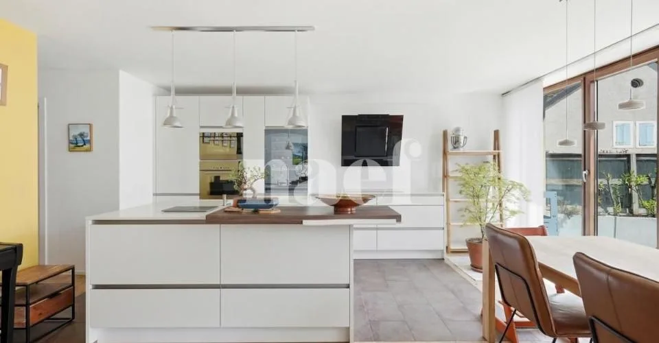 Lumineux et moderne appartement de 3.5 pièces au rez avec grande terrasse