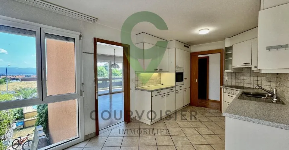 BEL APPARTEMENT DE 4,5 PCES, VUE LAC ET ALPES PROCHE DES COMMODITES – photo 7 sur 26