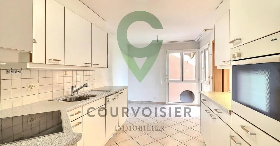 BEL APPARTEMENT DE 4,5 PCES, VUE LAC ET ALPES PROCHE DES COMMODITES – photo 6 sur 26
