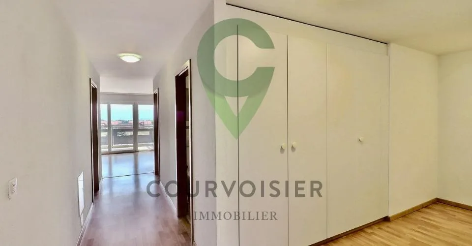 BEL APPARTEMENT DE 4,5 PCES, VUE LAC ET ALPES PROCHE DES COMMODITES – photo 8 sur 26