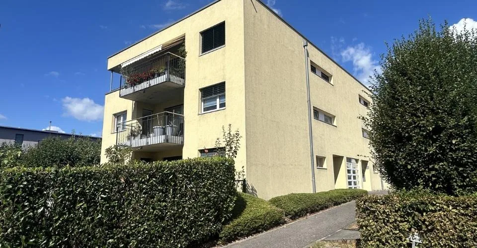 A louer Superbes locaux professionnels de 3.5 pièces Avec parking
