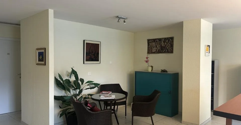 A louer Superbes locaux professionnels de 3.5 pièces Avec parking