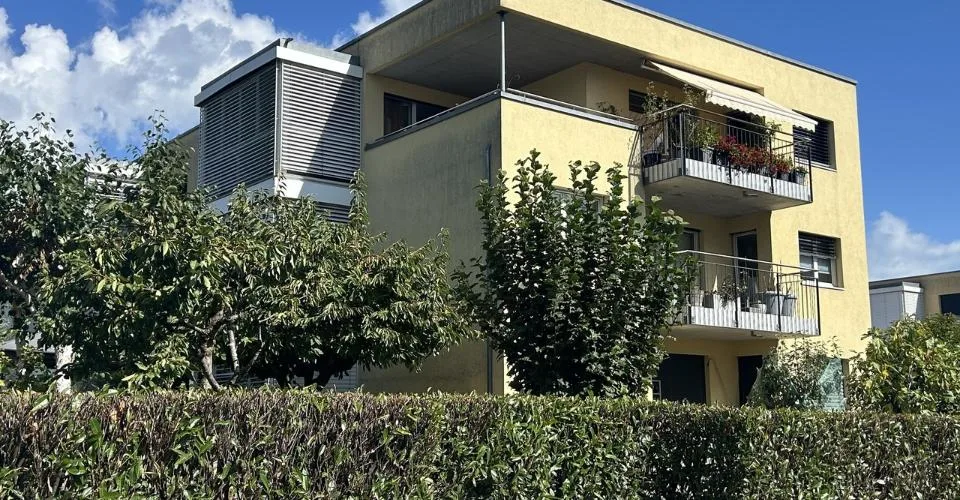 A louer Superbes locaux professionnels de 3.5 pièces Avec parking