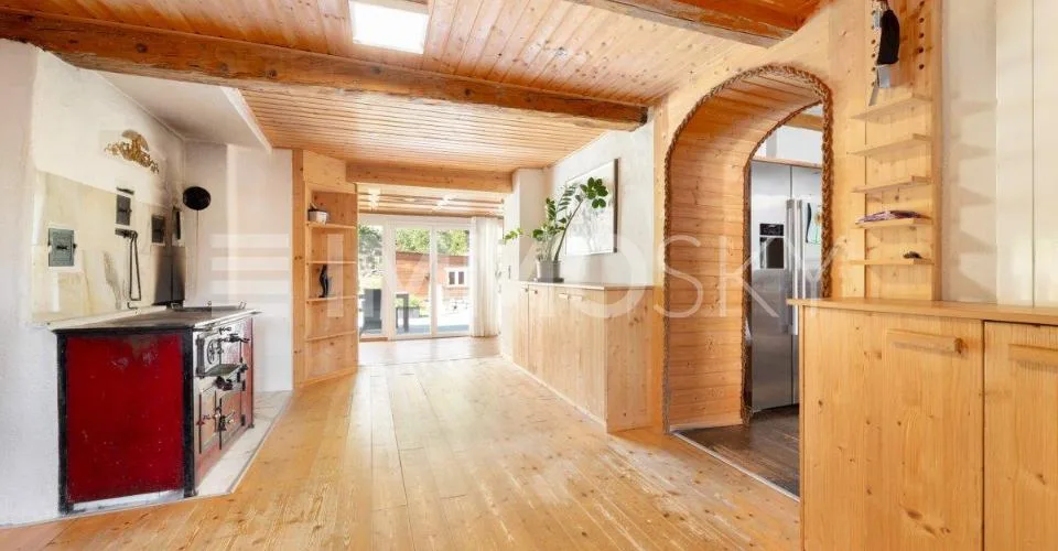 Viel Charme, viel Platz und ein grosszügiges Studio mit eigenem Zugang – Foto 4 von 13