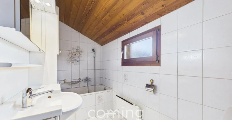 Maison individuelle bifamiliale avec vue panoramique, terrasses, écurie et garage double - Unterems – Foto 7 von 31