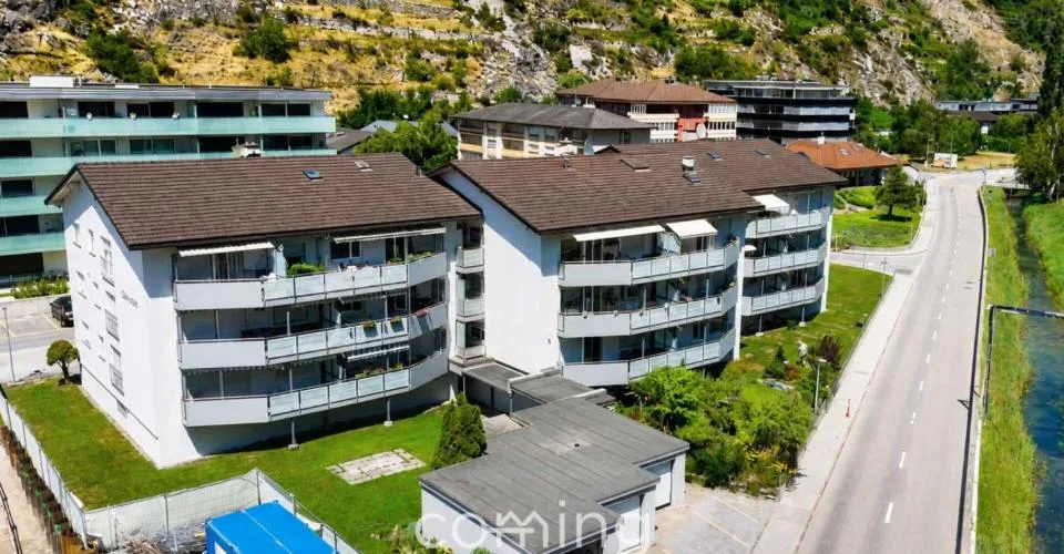 Gepflegte 4.5 Zimmerwohnung in Steg-Hohtenn mit sonnigem Balkon und Bergsicht – foto 3 di 27