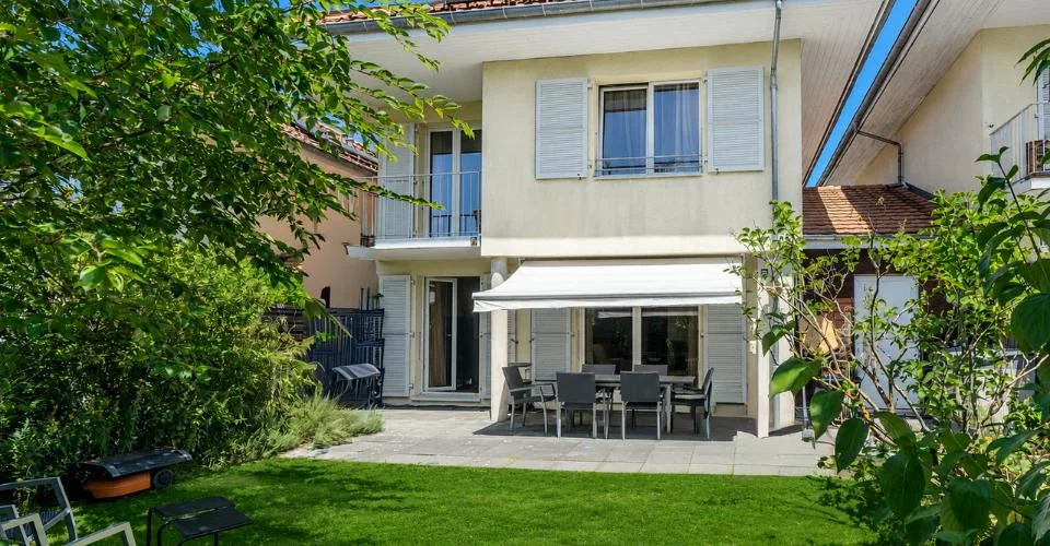 Jolie villa jumelée par les garages à Epalinges – foto 48 di 52