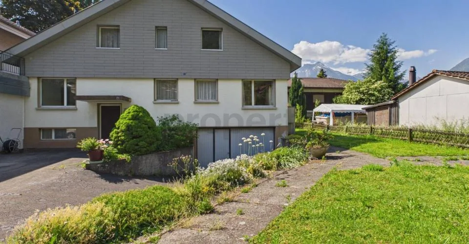 Ampia casa unifamiliare di 6,5 locali con giardino in una posizione unica sull'Aare a Interlaken – foto 14 di 27