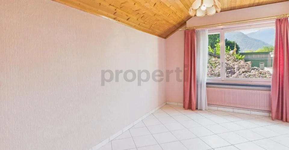 Ampia casa unifamiliare di 6,5 locali con giardino in una posizione unica sull'Aare a Interlaken – foto 22 di 27