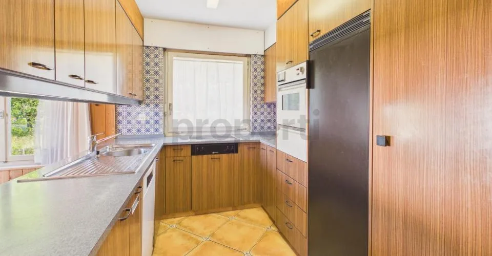 Ampia casa unifamiliare di 6,5 locali con giardino in una posizione unica sull'Aare a Interlaken – foto 19 di 27