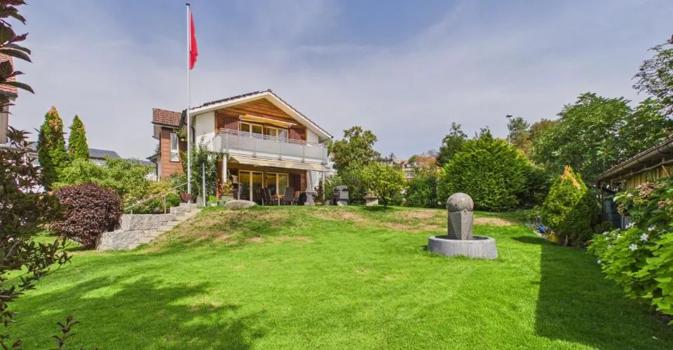 Grosser Garten zur Alleinnutzung, 250 m² Terrasse und flexible Raumaufteilung (4.5 - 5.5 Zimmer)