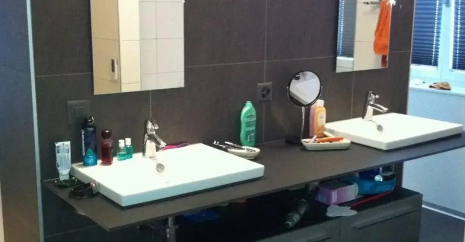 Frisch renovierte Parterrewohnung, zwei Badezimmer und charmantes, rustikales Haus