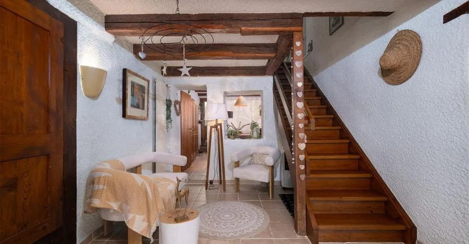 Ein verrückter Charme für dieses Haus mit Garten und Blick auf den Neuenburgersee – Foto 7 von 25