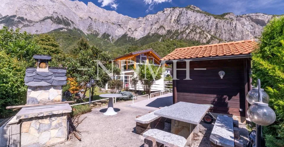 Large villa with two independent apartments – photo 23 of 24