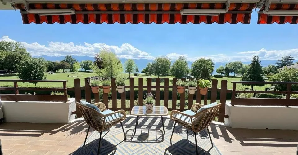 Raro a Rolle – Elegante appartamento di 4.5 locali in prima fila sul lago, vista panoramica