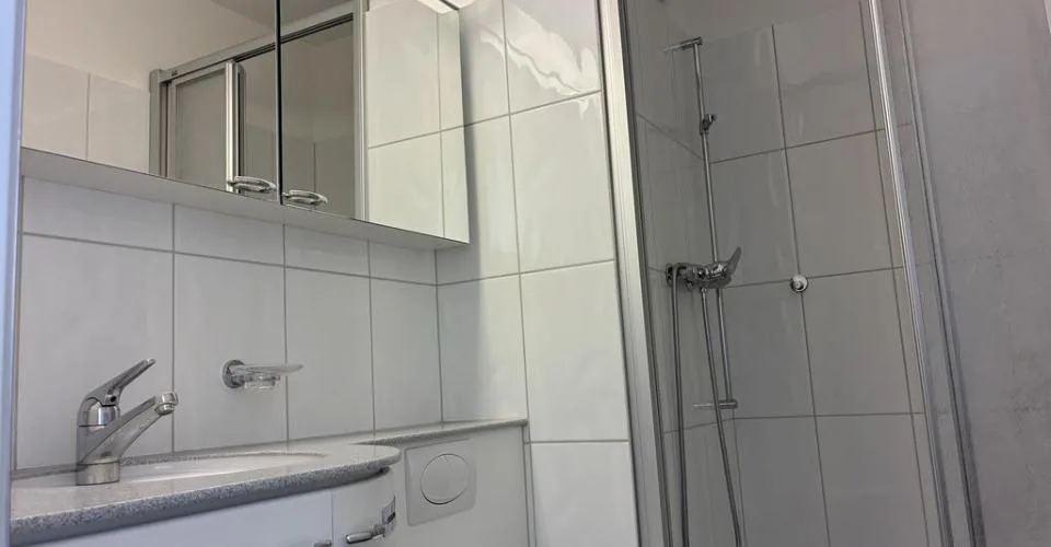 4 1/2-Zimmerwohnung mit 2 Nasszellen und Balkon – Foto 4 von 18