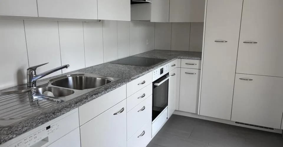 4 1/2-Zimmerwohnung mit 2 Nasszellen und Balkon – Foto 2 von 18