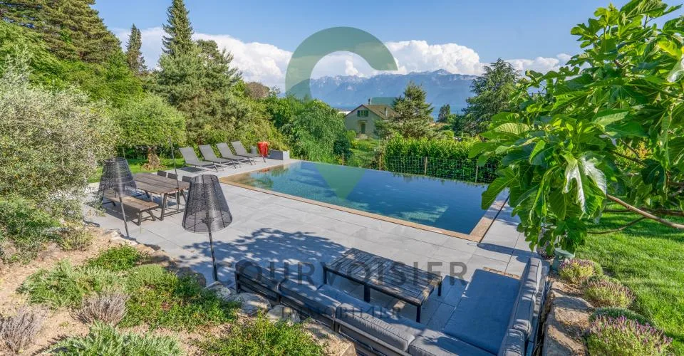 Magnifique Villa mit Panoramablick und Spiegelteich – Foto 13 von 22