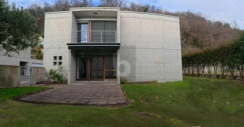 ELEGANTE E SPAZIOSA CON GIARDINO E PISCINA – foto 6 di 10