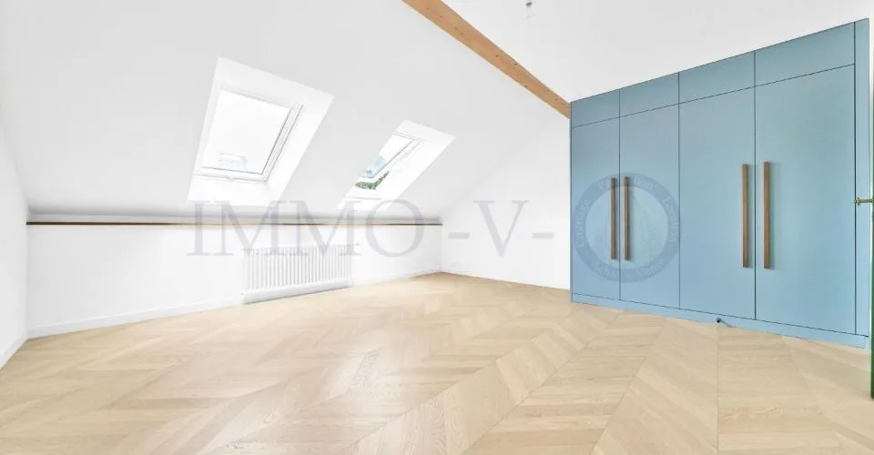 GERÄUMIGE RENOVIERTE PENTHOUSE MIT IDEALER LAGE