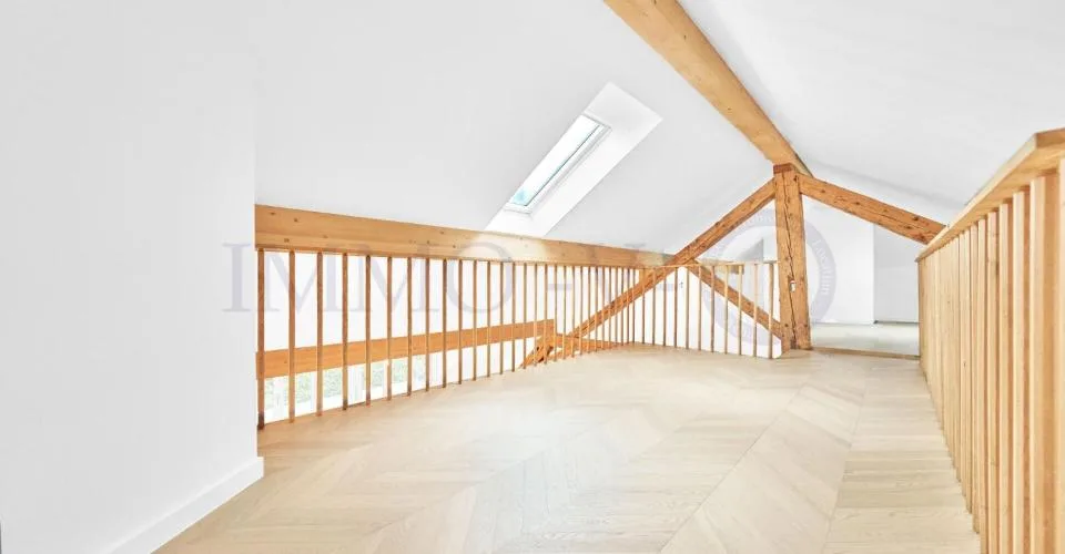 GERÄUMIGE RENOVIERTE PENTHOUSE MIT IDEALER LAGE