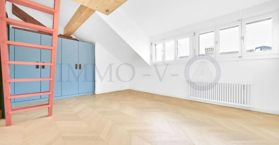 GERÄUMIGE RENOVIERTE PENTHOUSE MIT IDEALER LAGE