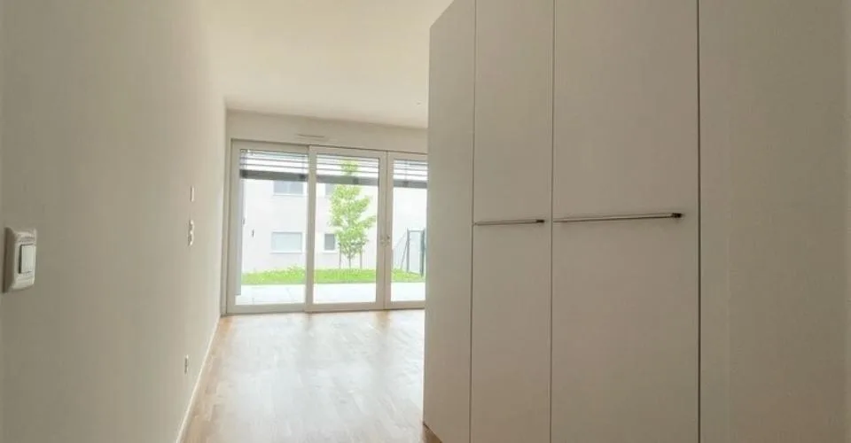 Appartement moderne et lumineux de 3,5 pièces immergé dans le verdure à Pazzallo – photo 12 sur 12