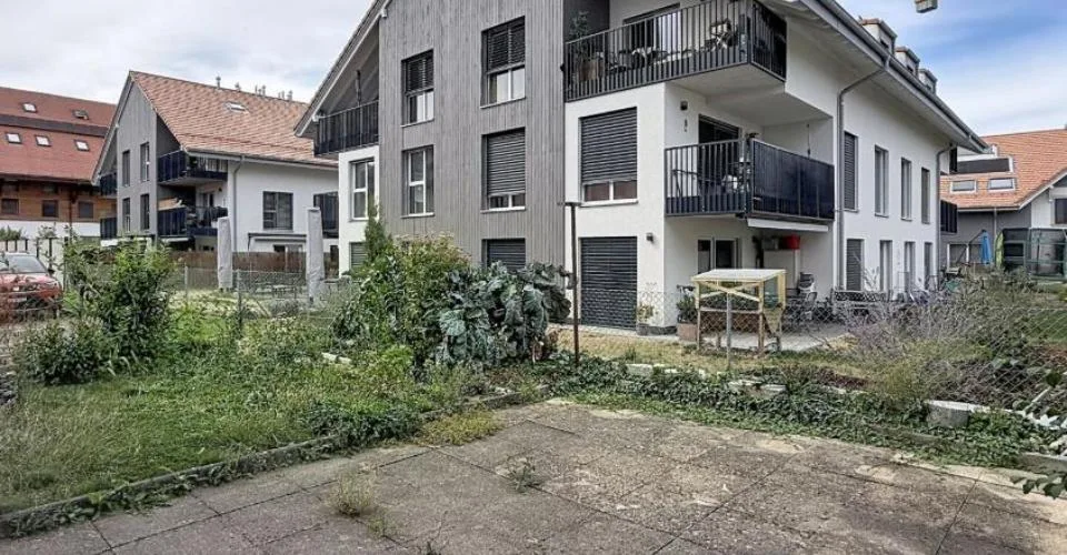 Charming Triplex House with Garden