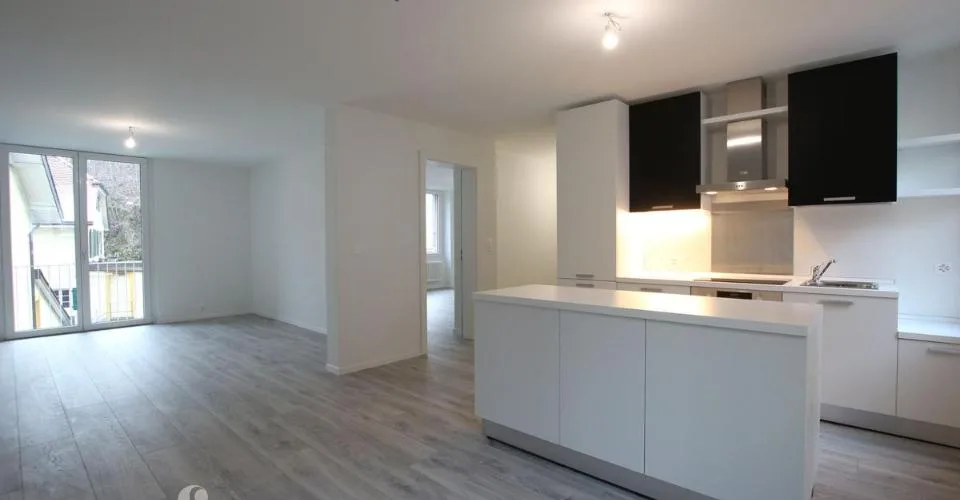 Au centre ville de Neuchâtel, dans un quartier vivant, – Foto 4 von 5