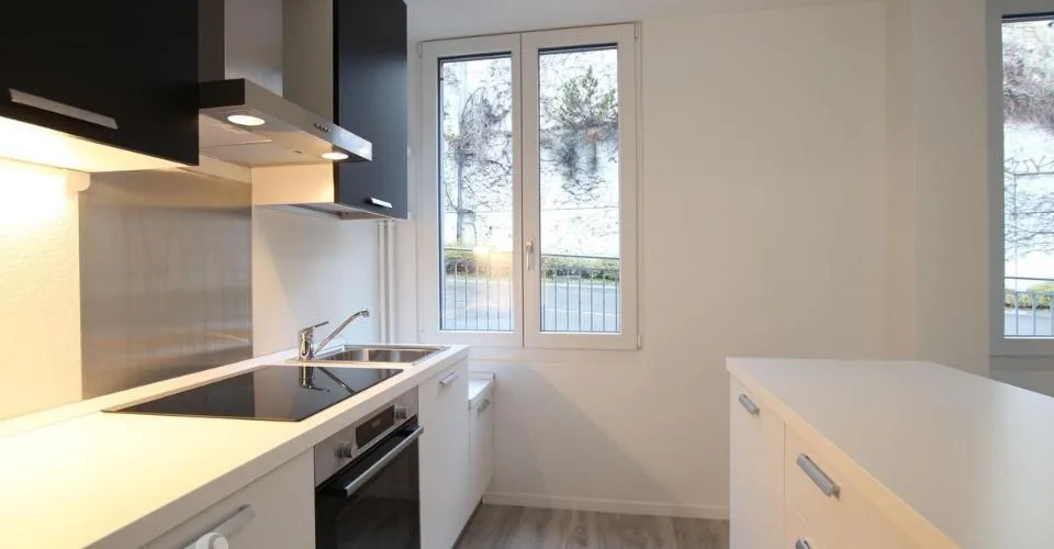 Au centre ville de Neuchâtel, dans un quartier vivant, – Foto 2 von 5