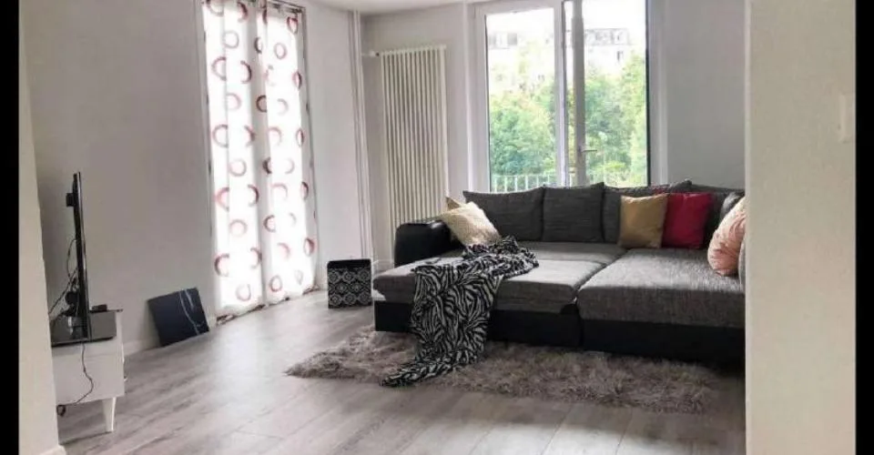 Au centre ville de Neuchâtel, dans un quartier vivant, – Foto 3 von 5