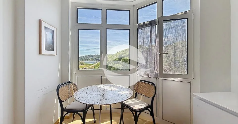 Sublime appartement, spacieux avec vue sur le lac et le jet d'eau! – photo 6 of 12