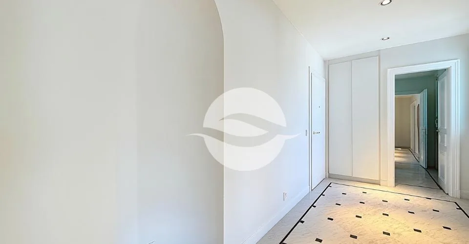 Sublime appartement, spacieux avec vue sur le lac et le jet d'eau! – photo 7 of 12