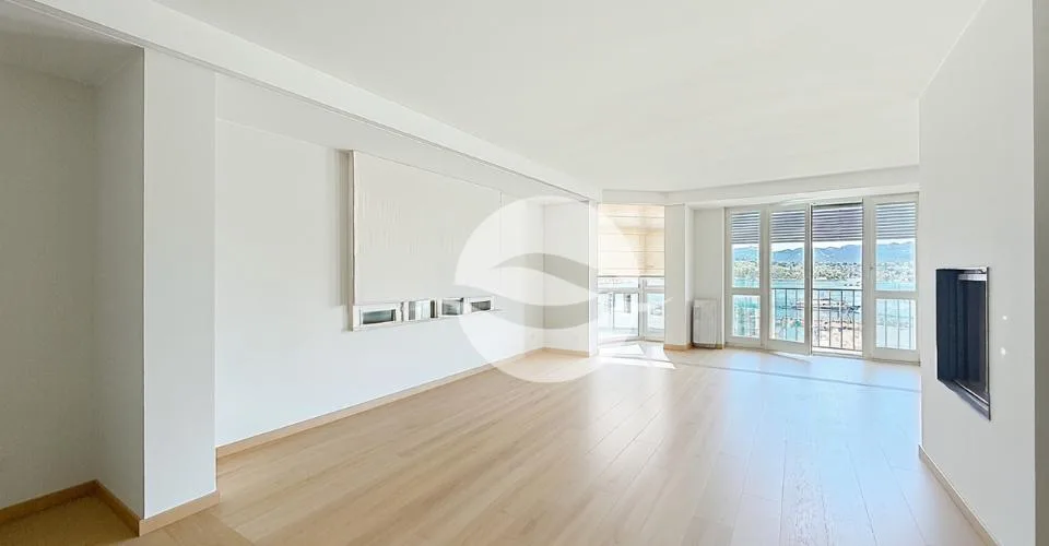 Sublime appartement, spacieux avec vue sur le lac et le jet d'eau! – photo 3 of 12
