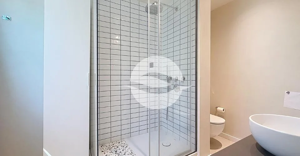 Sublime appartement, spacieux avec vue sur le lac et le jet d'eau! – photo 12 of 12