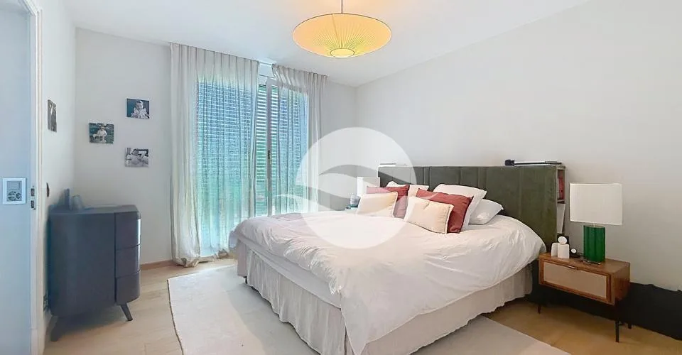 Sublime appartement, spacieux avec vue sur le lac et le jet d'eau! – photo 9 of 12